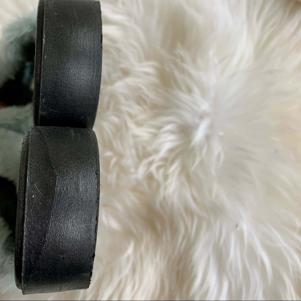 Qupid Faux-fur Sandals. Size 7. - Picture 5 of 6